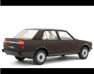 Alfa Romeo Giulietta 1.6 - 1.8 1980 Marrone Testa di Moro Laudoracing 1:18 Resinemodell (Türen, Motorhaube... nicht zu öffnen!)